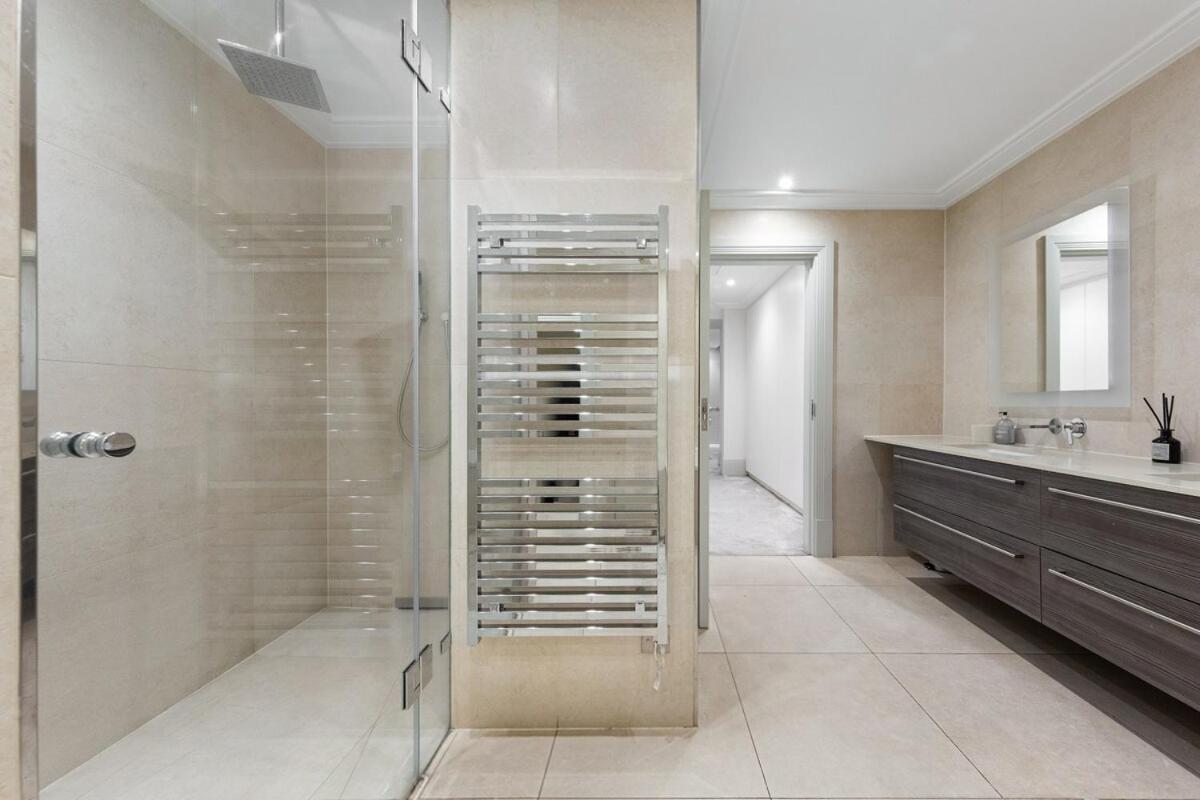 Apartment The Park Lane Luxury 3bedroom Sleeps 10 Pl3b London